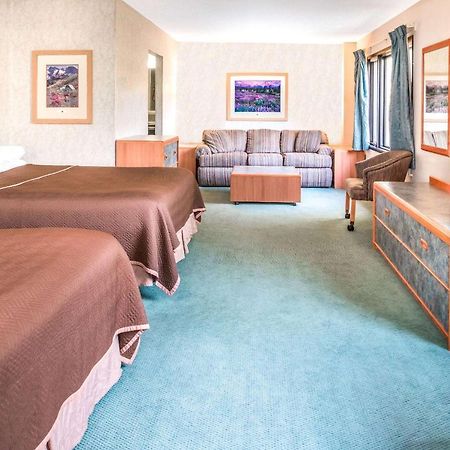 Travelodge By Wyndham Калиспел Екстериор снимка