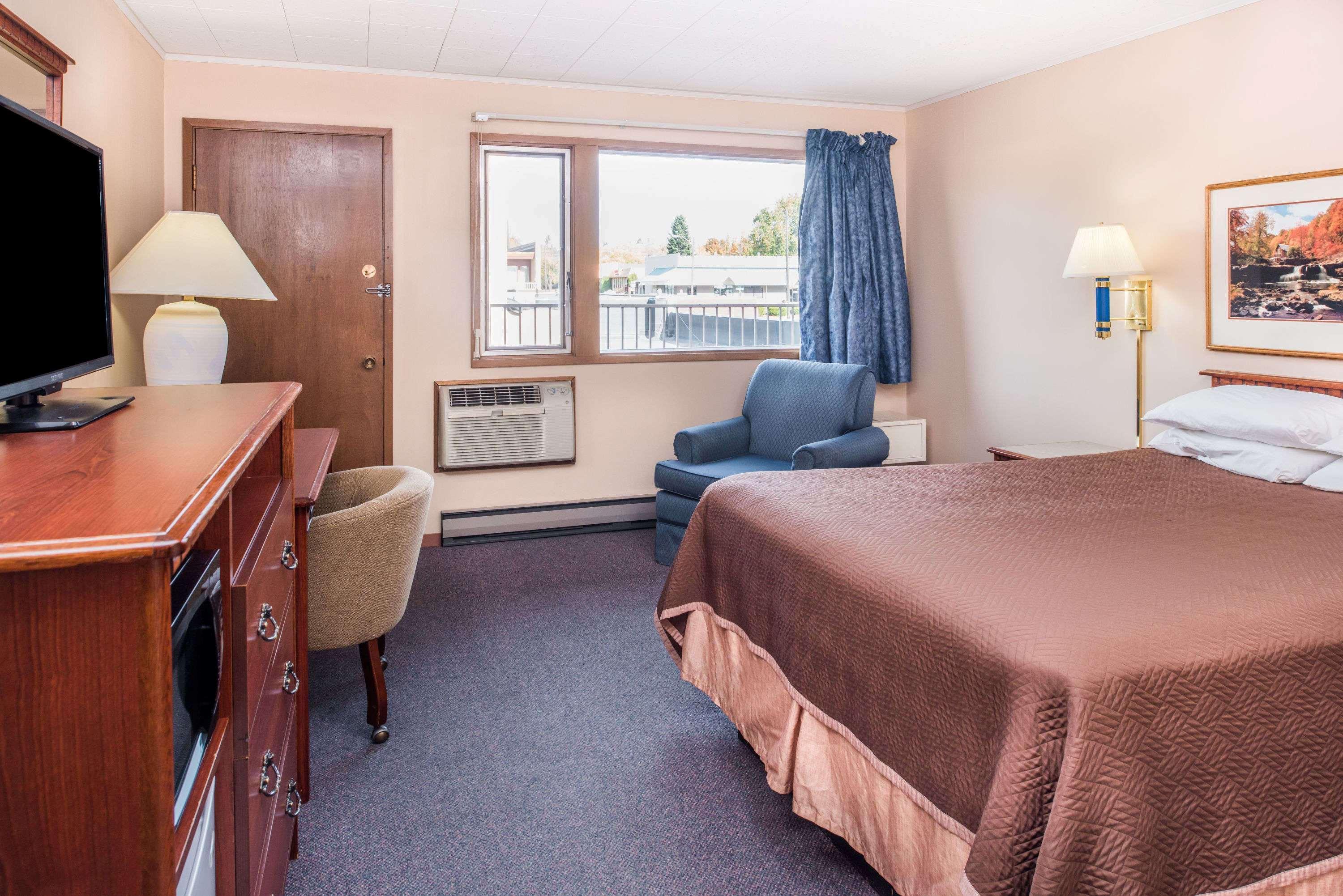 Travelodge By Wyndham Калиспел Екстериор снимка