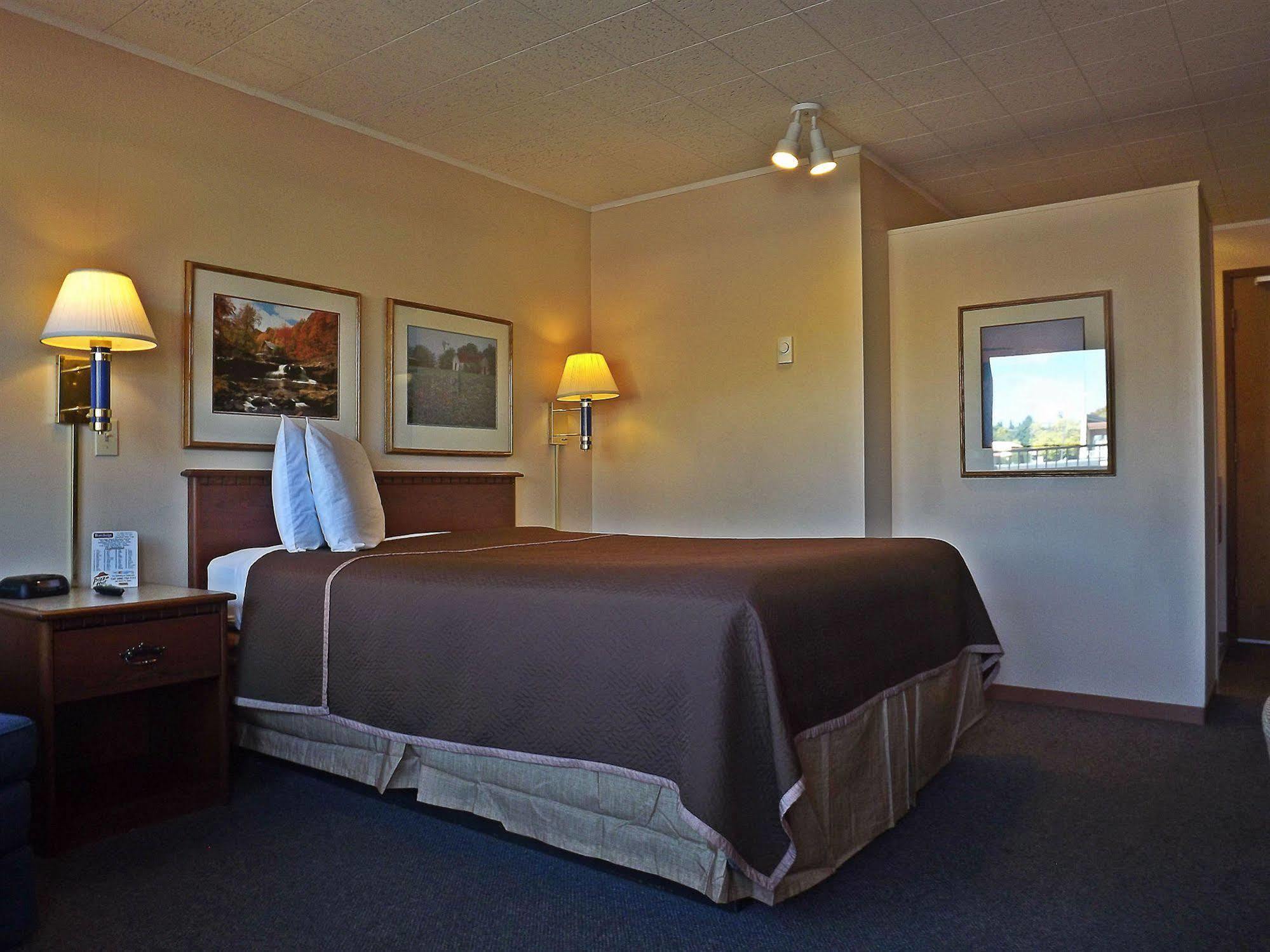 Travelodge By Wyndham Калиспел Екстериор снимка